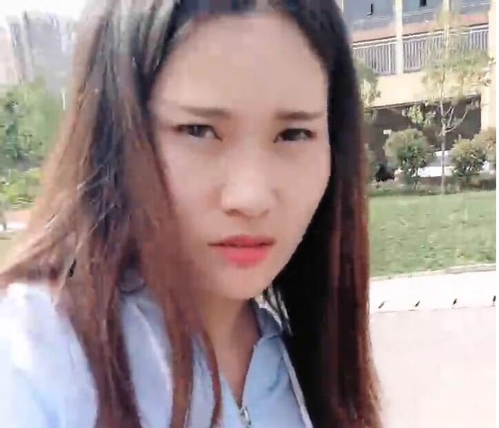 戏精刘婷之上街买饮料随机叫个人回家做爱