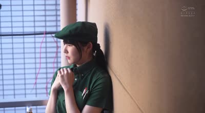 ebwh-231SEXのことで頭が一杯な牛丼チェーン店の巨乳JDバイトは店長のデカチンが気になって今日も仕事に手が付かない 福原みな