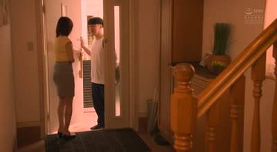 ADN-685 家に帰ると母と友人が汗だくで…。 ー息子の友人に抱かれた母ー 鷲見すみれ