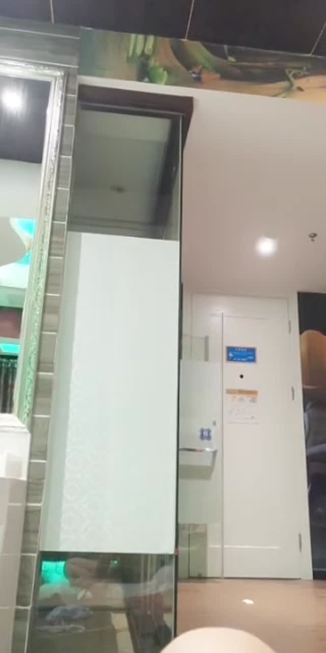 性感騷豔主播奈奈白虎連體黑絲淫語大秀