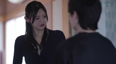 MEYD-996 朝勃ちチ〇ポ輪● 毎朝毎朝…私は息子の友人たちにまわされ続けています。 澪真央