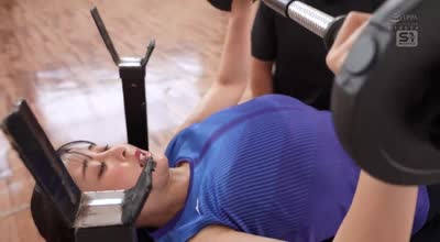 SONE-462 無防備誘惑Kcupアスリートの汗だく肉弾SEX ユニフォーム脱いだらびっくりおっぱい！！ 神楽ももか