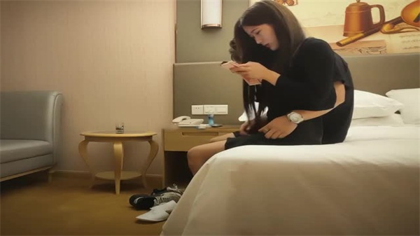 大屌生无可恋重金约外围22岁极品高颜值小妹